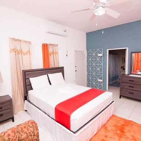 Suzette Guesthouse Accommodations Saint Maryʼs Exteriör bild